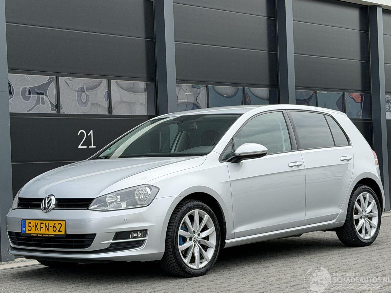 Volkswagen Golf 1.2 TSI Highline Camera Clima PDC