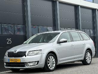 uszkodzony samochody osobowe Skoda Octavia 1.6 TDI Navi Clima AUTOMAAT 2017/3