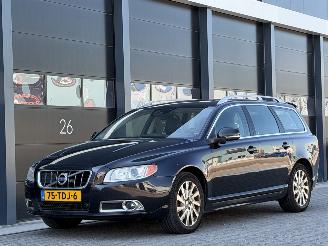 Vaurioauto  passenger cars Volvo V-70 2.0 D3 Xenon Dak Leer PDC 2012/1