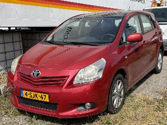 Voiture accidenté Toyota Verso 1.8 VVT-i Navi Clima Pano 7-PERS 2011/6