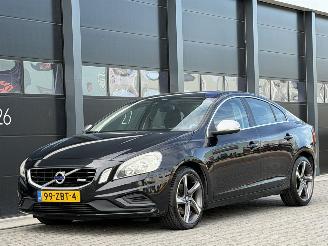 skadebil auto Volvo S-60 2.0 D4 R-Design Navi Clima PDC 2012/10