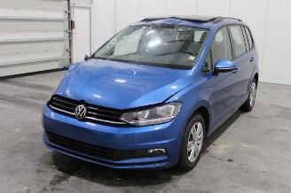 krockskadad bil auto Volkswagen Touran  2021/4