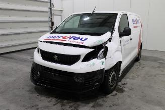 krockskadad bil auto Peugeot Expert  2022/4
