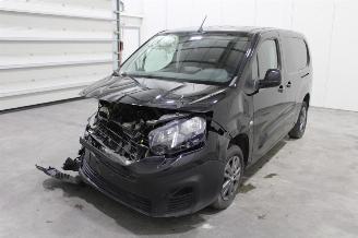 krockskadad bil auto Peugeot Partner  2023/10