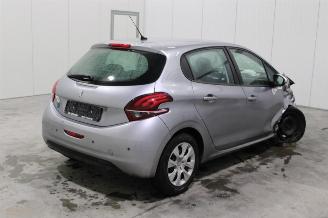 Peugeot 208  picture 3