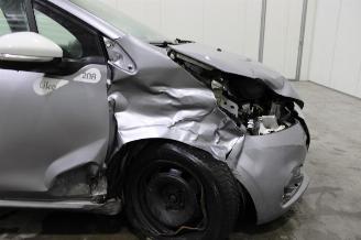 Peugeot 208  picture 5
