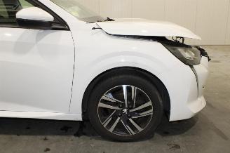 Peugeot 208  picture 7
