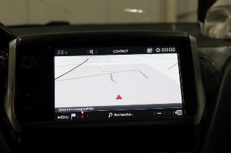 Peugeot 208  picture 14