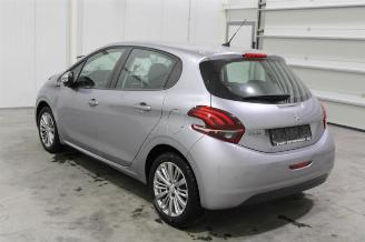 Peugeot 208  picture 4