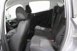 Peugeot 208  picture 12