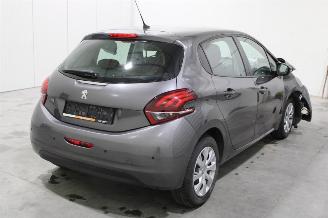 Peugeot 208  picture 3