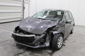 Damaged car Peugeot 208  2019/1