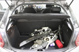 Peugeot 208  picture 17