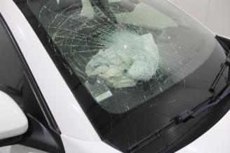 Peugeot 208  picture 9