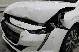 Peugeot 208  picture 5