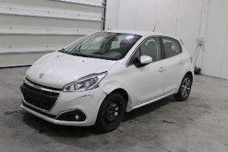 krockskadad bil auto Peugeot 208  2019/12