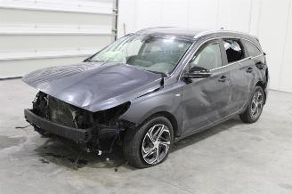 Vaurioauto  passenger cars Hyundai I-30 i30 2022/5