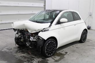 Unfallwagen Fiat 500  2022/9