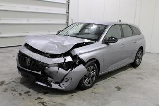Vaurioauto  passenger cars Peugeot 308  2023/9