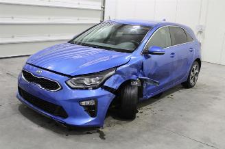 damaged passenger cars Kia Cee d cee'd 2019/1