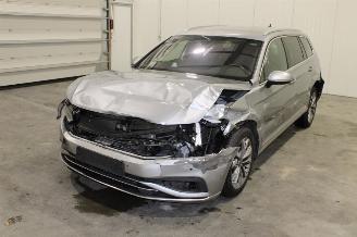 uszkodzony samochody osobowe Volkswagen Passat  2021/3