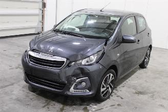 krockskadad bil auto Peugeot 108  2020/2