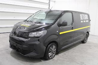 krockskadad bil auto Peugeot Expert  2025/2
