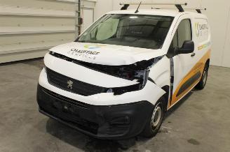 Damaged car Peugeot Partner  2022/5