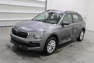 damaged passenger cars Skoda Kamiq  2025/4