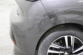 Peugeot 208  picture 9