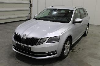 krockskadad bil auto Skoda Octavia  2019/9