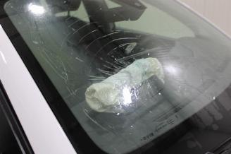 Peugeot 208  picture 22