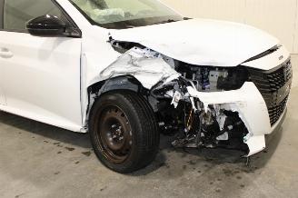 Peugeot 208  picture 6