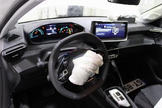 Peugeot 208  picture 9