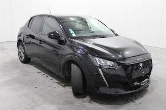 Peugeot 208  picture 2