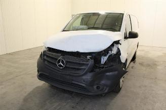 Vaurioauto  passenger cars Mercedes Vito  2021/2