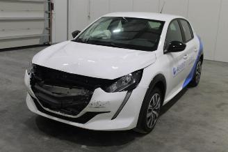 Vaurioauto  passenger cars Peugeot 208  2023/10