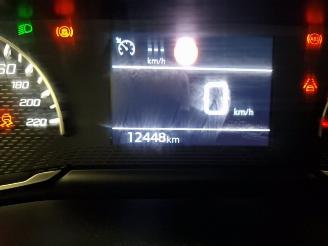 Peugeot 208  picture 12