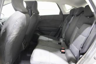 Renault Captur  picture 11