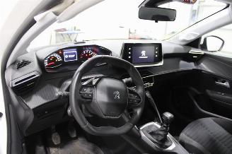 Peugeot 208  picture 9