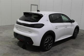 Peugeot 208  picture 3