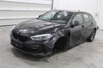 krockskadad bil auto BMW 1-serie 120 2021/12