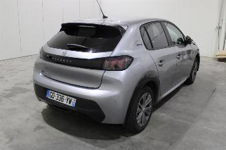 Peugeot 208  picture 3