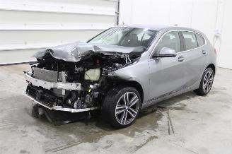 damaged passenger cars BMW 1-serie 118 2023/12