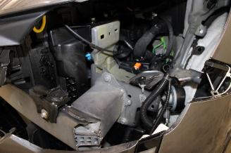 Peugeot 208  picture 9