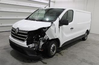 damaged passenger cars Renault Trafic  2023/1