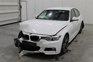 krockskadad bil auto BMW 3-serie 318 2019/7