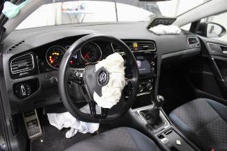 Volkswagen Golf  picture 9