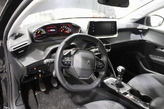 Peugeot 208  picture 8