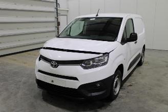 damaged passenger cars Toyota ProAce CITY 2022/2